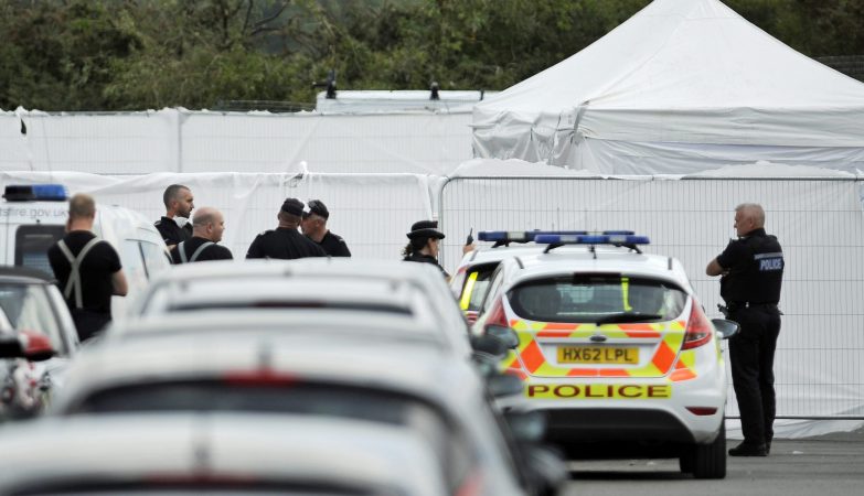 Um jato Embraer Phenom 300 caiu em Hampshire, no sul de Inglaterra, matando familiares de Osama bin Laden, falecido líder da Al-Qaeda