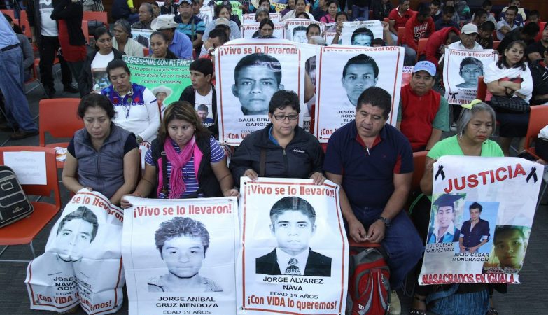 Familiares dos 43 estudantes desaparecidos em Iguala, no México