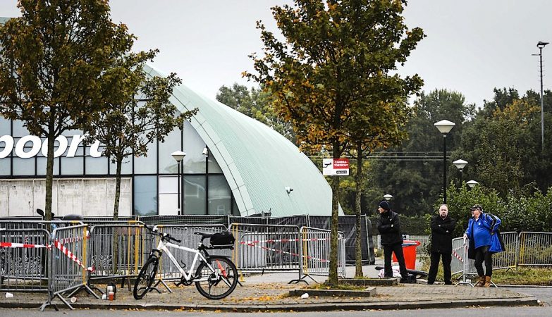 Vista exterior do pavilhão Snellerpoort, em Woerden, após o ataque