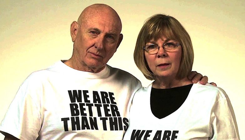 Lonnie e Sandy Phillips, pais de uma das vítimas do Massacre de Aurora