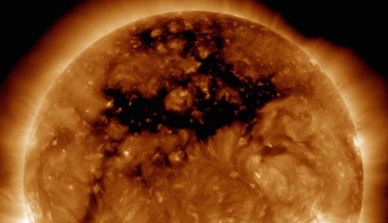 Buraco coronal descoberto no sol pelo Solar Dynamics Observatory da NASA
