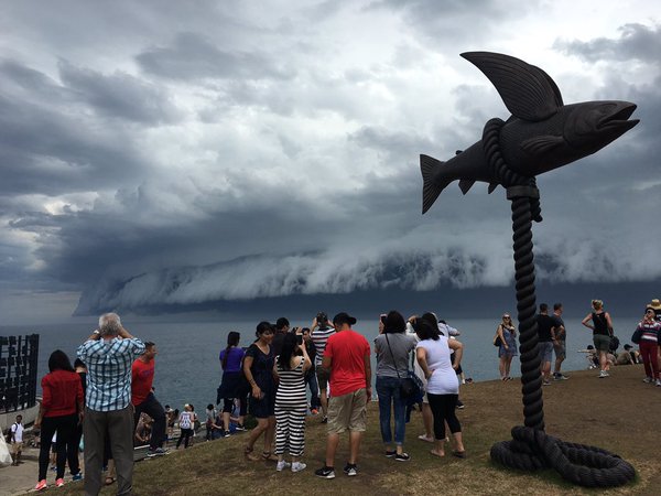 Sidney assombrada por um "tsunami de nuvens"