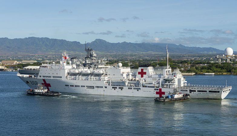 A Aca da Paz, o navio hospital TA-H 866 do Exército da República Popular da China, ancorado em Pearl Harbour