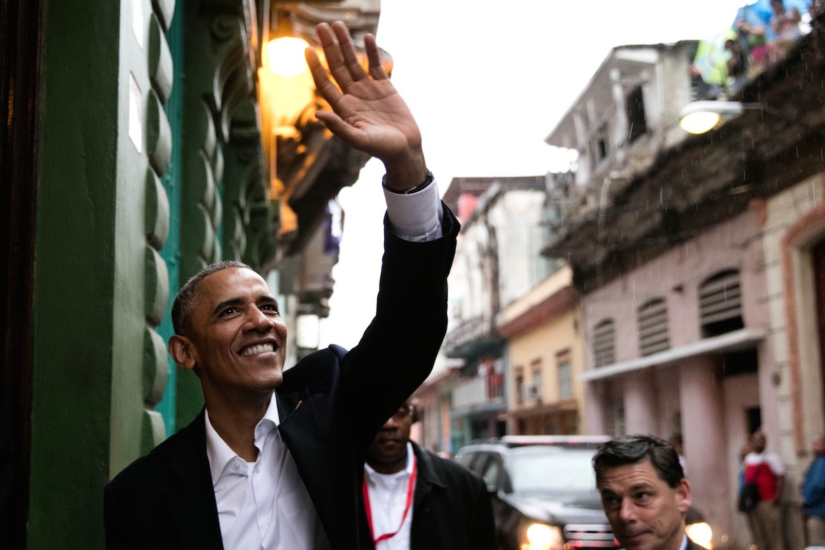 O presidente Barack Obama à entrada de um restaurante em Havana antiga, Cuba, 20 de Março de 2016