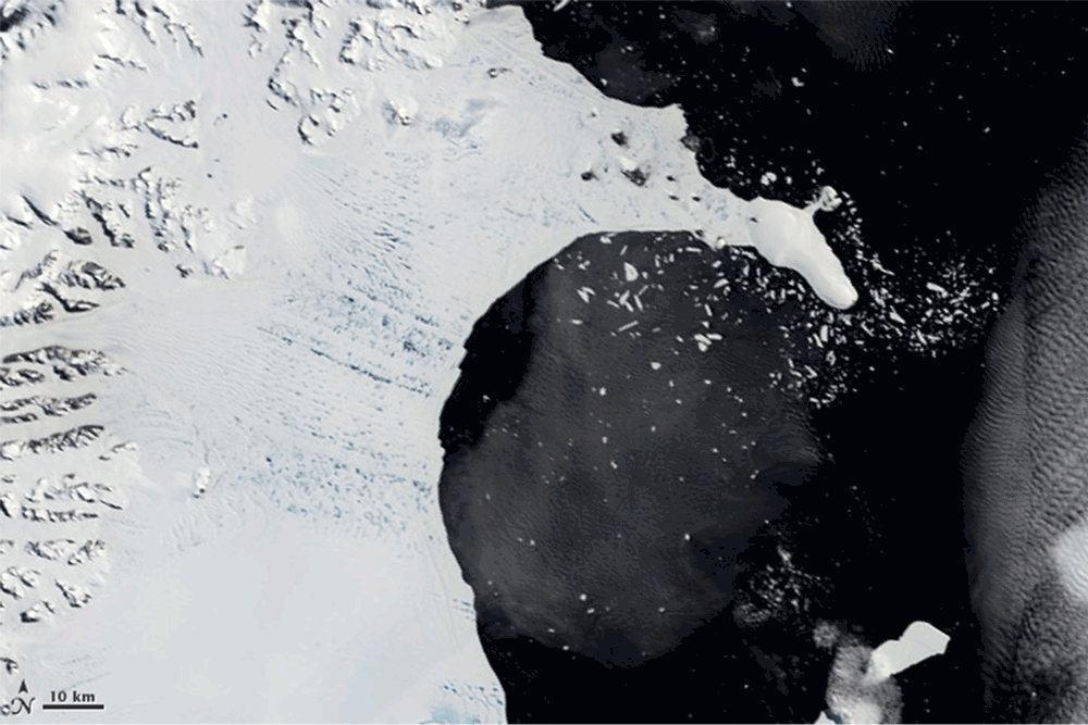O colapso da Plataforma de gelo Larsen B, na Antártida, em 2002, é apenas um exemplo da redução de glaciares no mundo, um processo que está a mudar a distribuição de massa no planeta