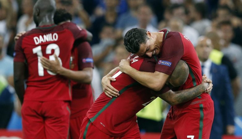 Danilo, Eliseu, Ronaldo, Quaresma, festejam o apuramento de Portugal para as meias-finais do Euro 2016 frente à Polónia