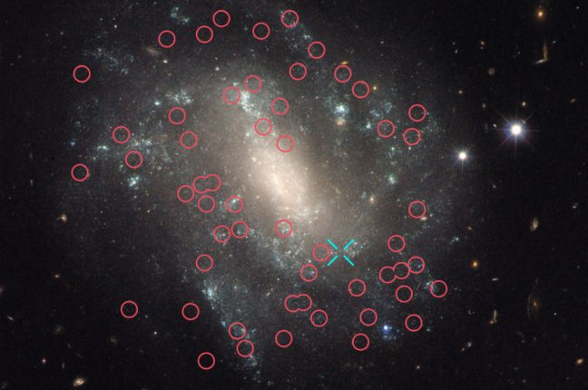 Esta imagem captada pelo Hubble mostra a UGC 9391, uma das galáxias usadas no estudo que refinou a medição da velocidade de expansão do Universo