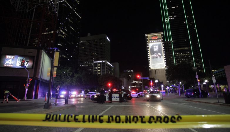Cinco polícias foram mortos a tiro por snipers durante uma manifestação em Dallas contra a violência racista policial