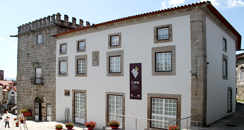A Casa Torreada Barbosa Aranha, em Ponte de Lima, foi adquirida pela autarquia local e recuperada para acolher o Centro de Interpretação e Promoção do Vinho Verde