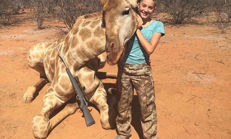 Aryanna Gourdin, de apenas 12 anos, está a ser muito criticada nas redes sociais por publicar fotografias com os animais que caça