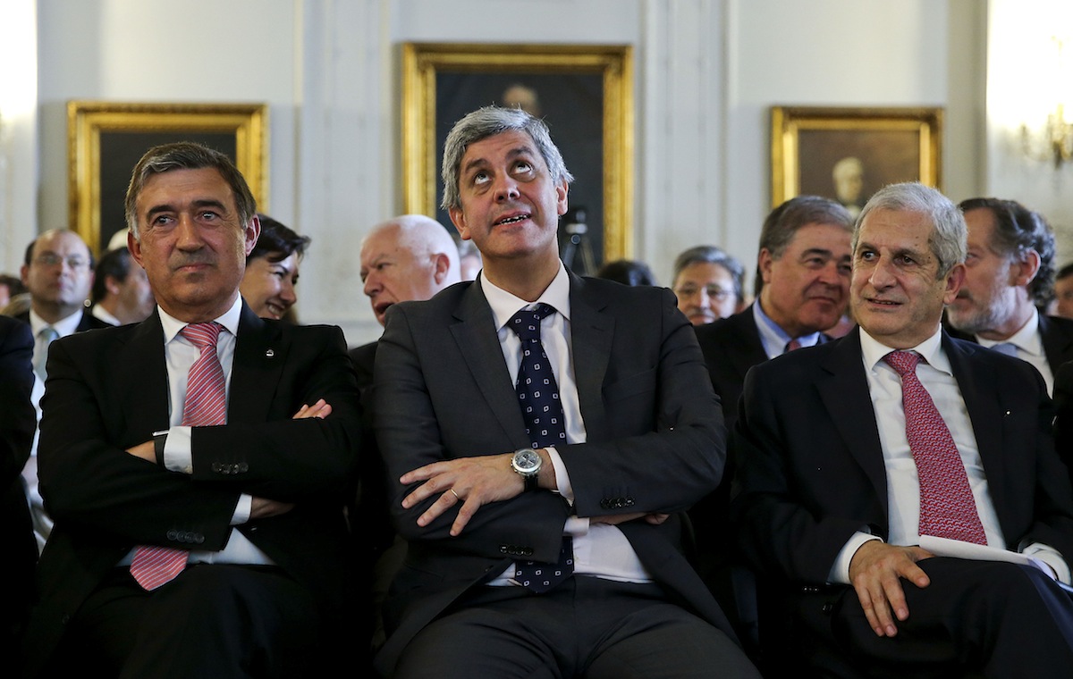 O ministro das Finanças, Mário Centeno, com o presidente da Comissão do Mercado de Valores Mobiliários (CMVM), Carlos Tavares (à direita)