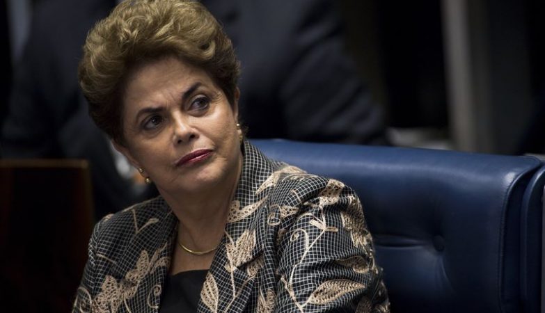 A presidente afastada Dilma Rousseff faz a sua defesa diante dos Senadores durante sessão de julgamento do impeachment