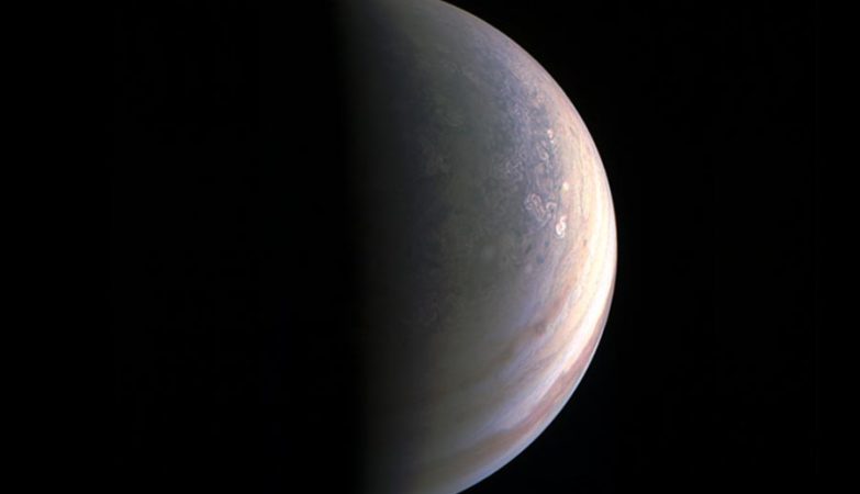 Imagem de Júpiter captada pela sonda Juno da NASA.