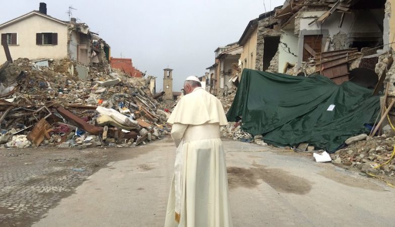 Papa Francisco visita Amatrice, a cidade italiana devastada pelo sismo