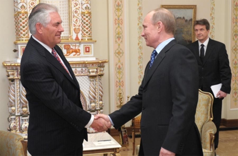 Rex Tillerson, magnata do petróleo e Secretário de Estado de Trump com Vladimir Putin, presidente da Rússia.