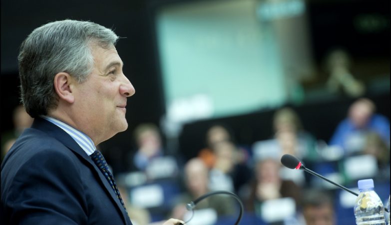 O italiano Antonio Tajani, candidato do Partido Popular Europeu (PPE), é o novo presidente do Parlamento Europeu