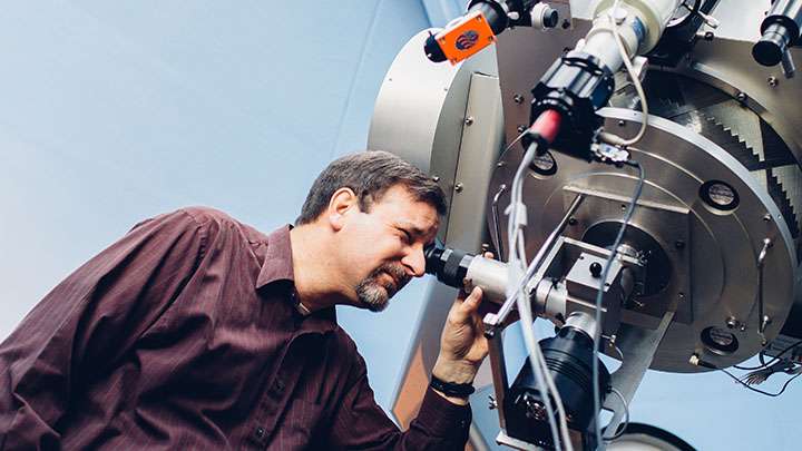 O astrónomo Larry Molnar, do Calvin College