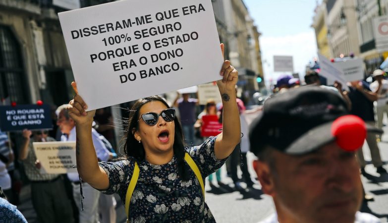 Lesados do BANIF protestam na baixa de Lisboa 