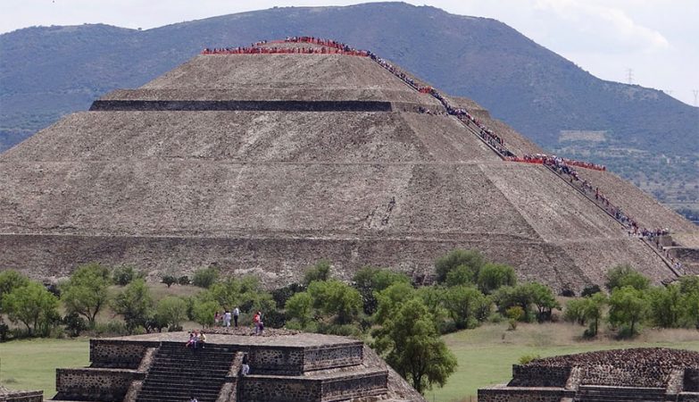 Complexo arqueológico de Teotihuacán (México) que testemunha o esplendor da civilização Asteca. 