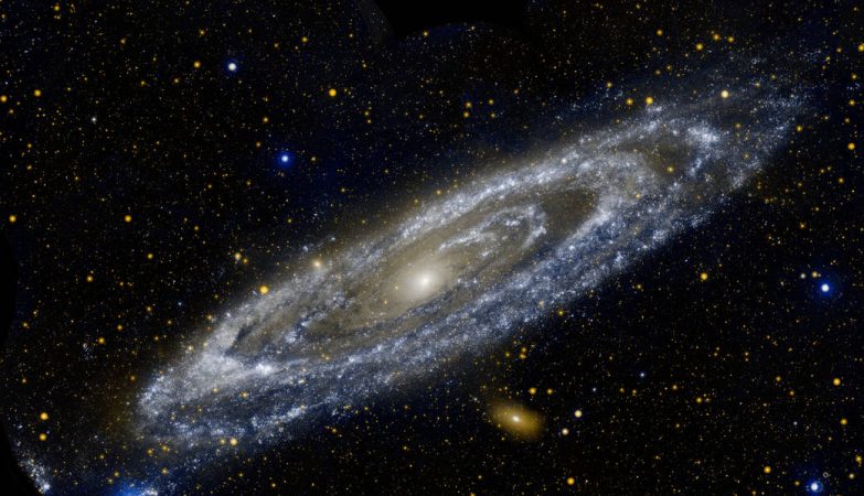 Andrómeda, ou M31, é uma galáxia espiral parecida com a Via Láctea.