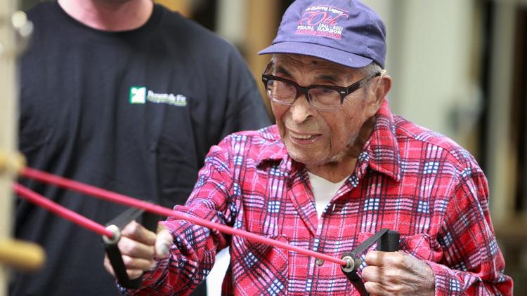 Aos 103 anos, Raymundo Chávez mantém-se em forma no Ginásio