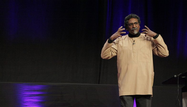 O ativista e especialista em desnutrição sul-africano Jay Naidoo