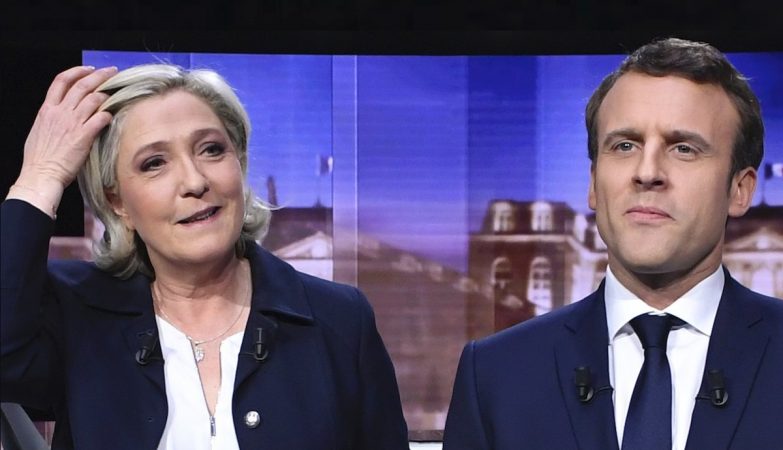 Marine Le Pen (E) e Emmanuel Macron (D) 