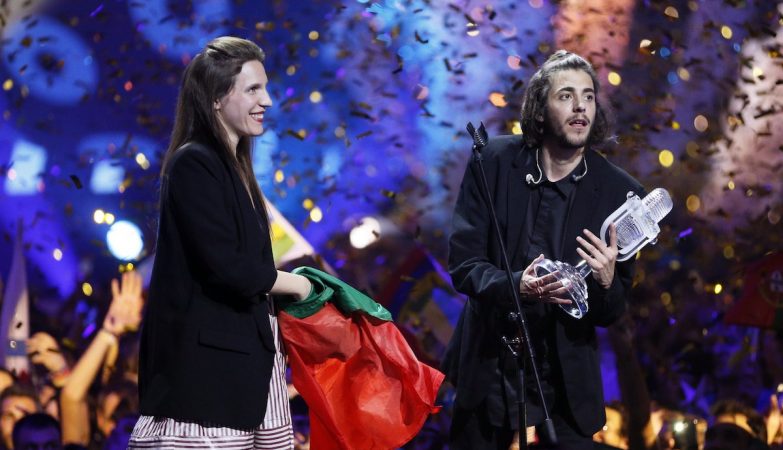 Salvador Sobral com a irmã Luísa Sobral, autora da música que venceu o Festival da Eurovisão 2017