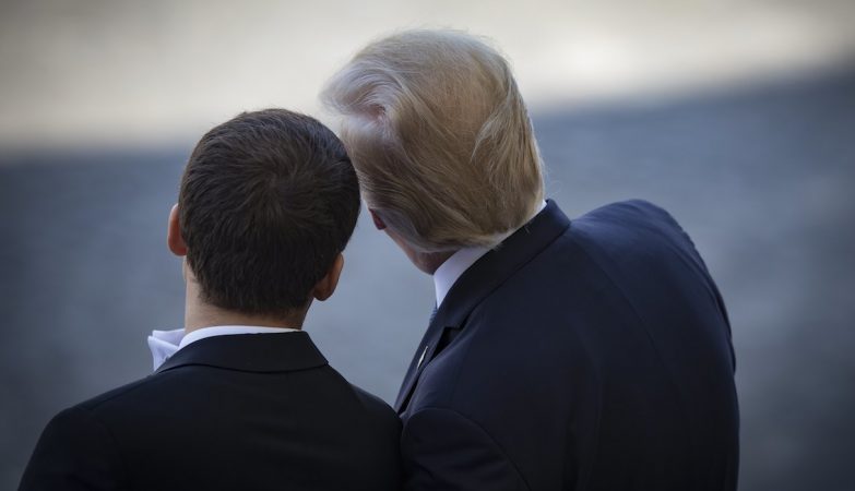 Emannuel Macron com Donald Trump na visita do presidente norte-americano a França