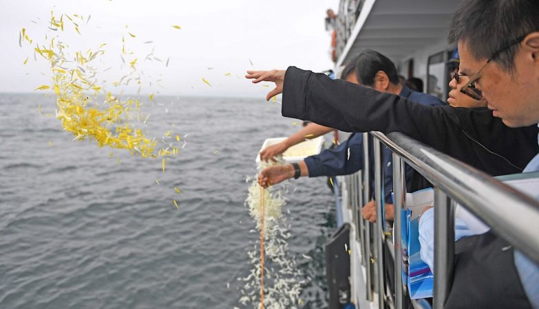 Cinzas de Liu Xiaobo lançadas ao mar 