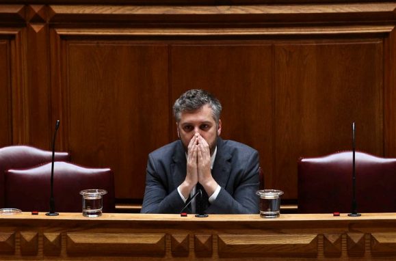 O ministro das Infraestruturas e Habitação, Pedro Nuno Santos, no Parlamento
