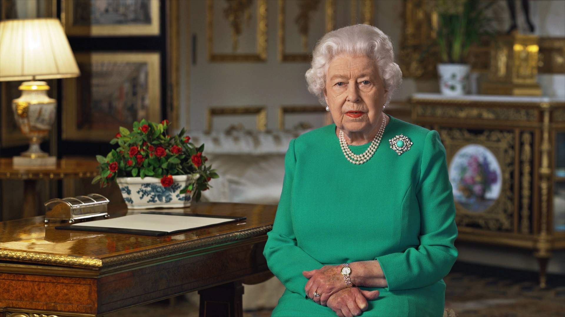 "Rainha Isabel II lutou contra cancro doloroso nos últimos meses de vida"