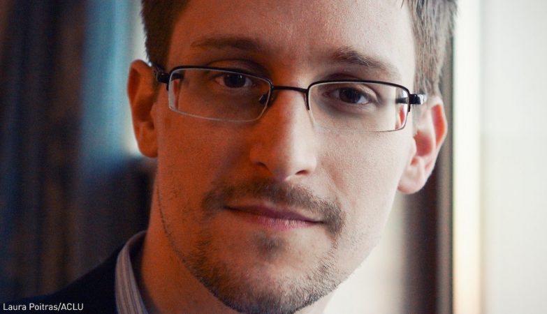 Snowden vincula el escándalo de espionaje europeo con Joe Biden