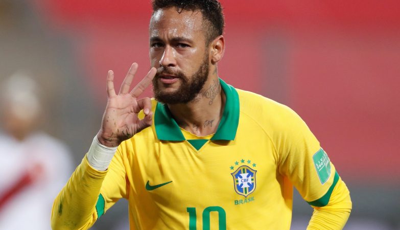 Neymar faz hat-trick e ultrapassa Ronaldo Fenómeno