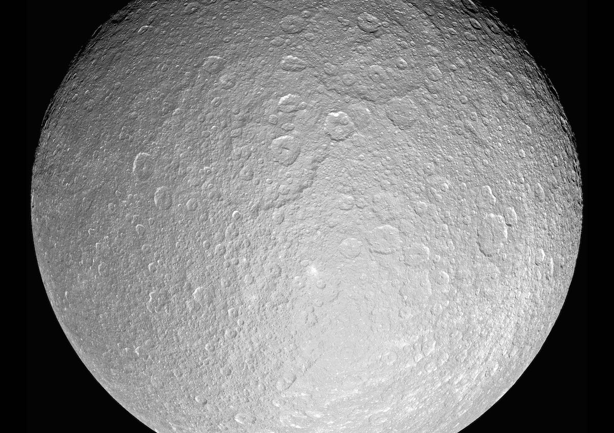 Sonda da NASA encontrou uma substância misteriosa numa lua de Saturno (e já...