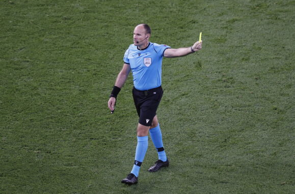 O árbitro Mateu Lahoz