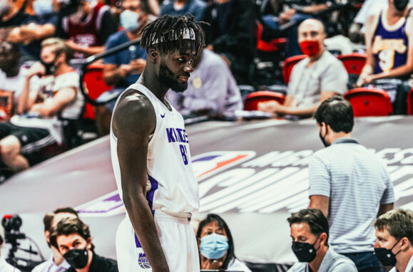 Neemias Queta com a camisola dos Sacramento Kings na Summer League da NBA.