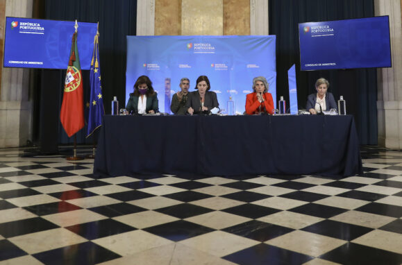 A ministra do Trabalho, Solidariedade e Segurança Social, Ana Mendes Godinho, a ministra de Estado e da Presidência, Mariana Vieira da Silva, a ministra da Cultura, Graça Fonseca, e a ministra da Saúde, Marta Temido
