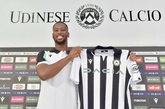 O avançado Beto na sua apresentação na Udinese.