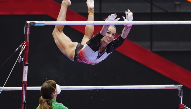 Filipa Martins, ginasta do Acro Clube da Maia na modalidade de barras fixas.