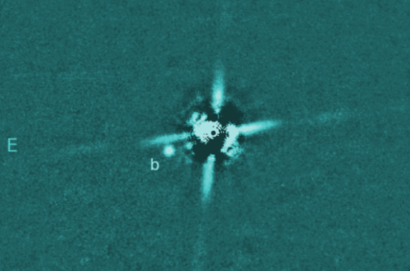 Planeta 2M0437