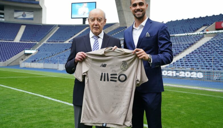 Pinto da Costa, presidente do FC Porto, com o guarda-redes Diogo Costa