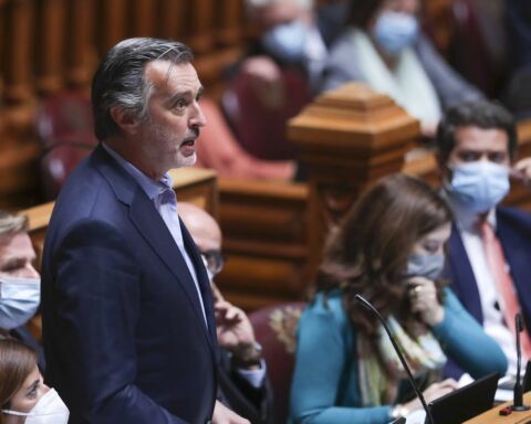 O líder da Iniciativa Liberal, João Cotrim Figueiredo, no Parlamento, durante o debate e a votação da proposta orçamental para 2022