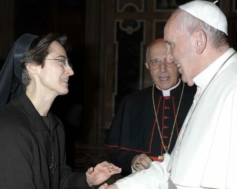 O Papa Francisco com a freira Raffaella Petrini