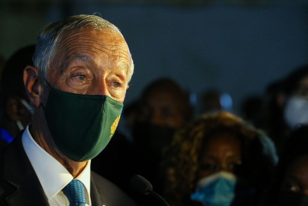 O Presidente de Portugal, Marcelo Rebelo de Sousa, de máscara