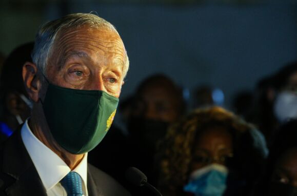 O Presidente de Portugal, Marcelo Rebelo de Sousa, de máscara