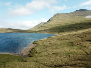 Lago Eysturoy, nas Ilhas Faroé, onde foi encontrado o ADN.