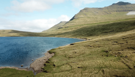 Lago Eysturoy, nas Ilhas Faroé, onde foi encontrado o ADN.