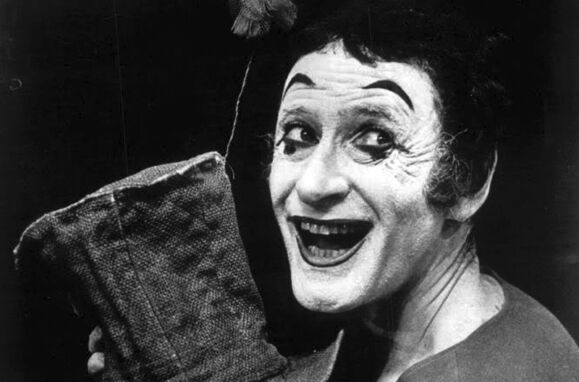 O mimo francês Marcel Marceau.