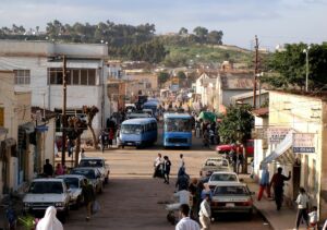 Uma rua em Asmara, Eritreia.